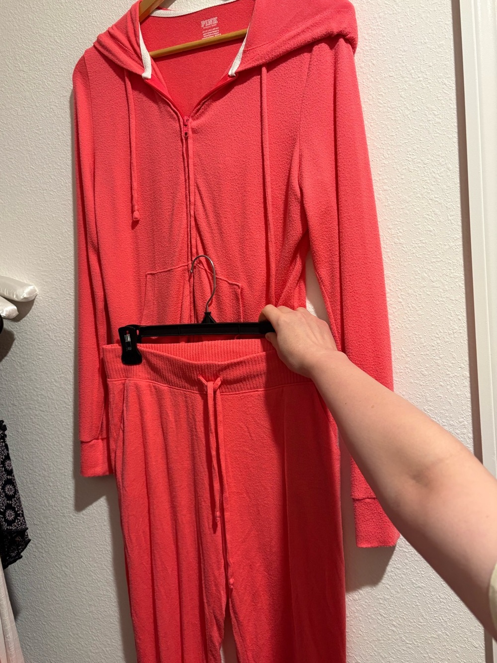 Victoria's Secret PINK sweat SET: Hot Pink Sweatshirt and Jogger set size XS